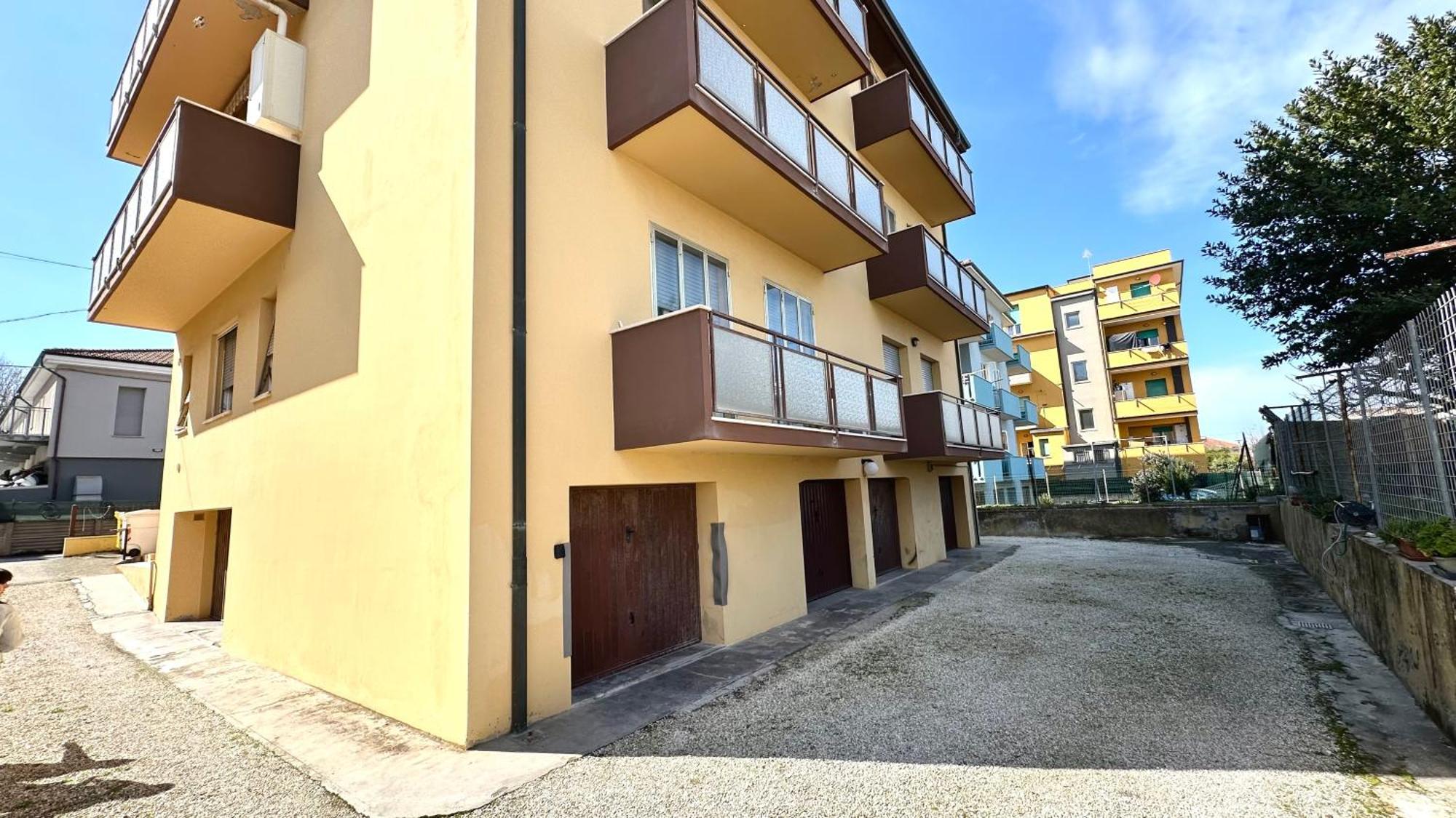 Se041 - Senigallia, Quadrilocale Accessoriato A 150Mt Dal Mare Екстериор снимка