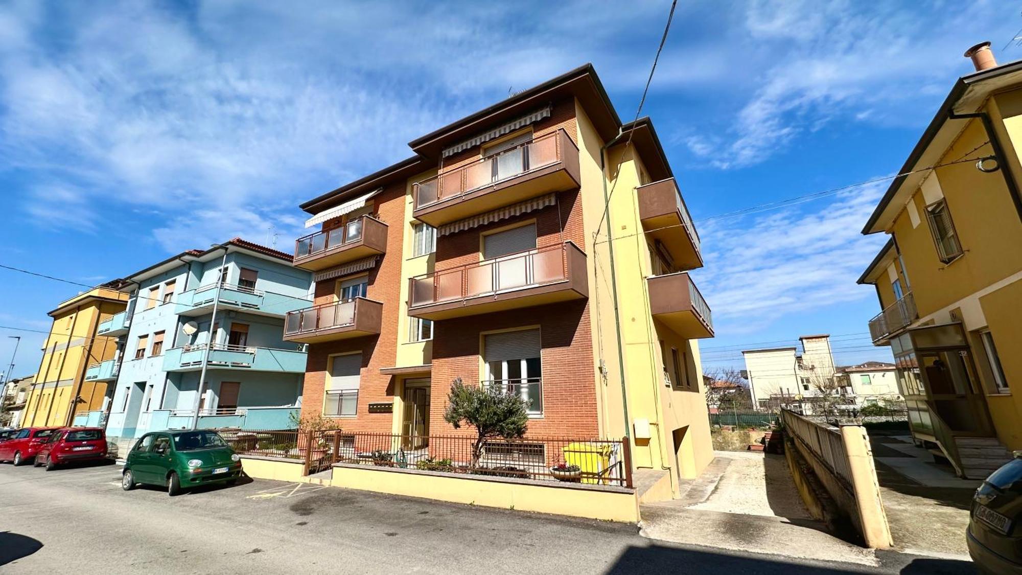 Se041 - Senigallia, Quadrilocale Accessoriato A 150Mt Dal Mare Екстериор снимка